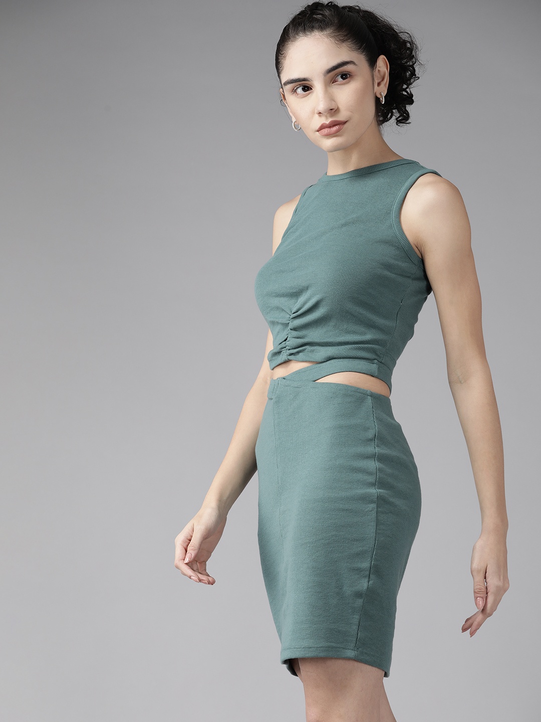 

Roadster Women Green Solid Ruched Cropped Top & Skirt Set