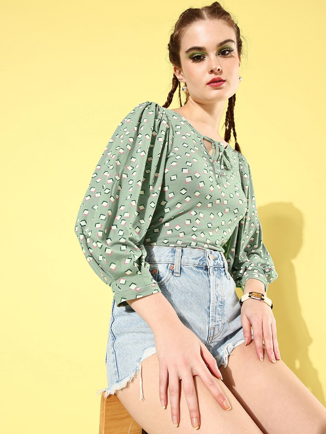 

Roadster Gorgeous Green Geometric Fluid Tie-Up Top