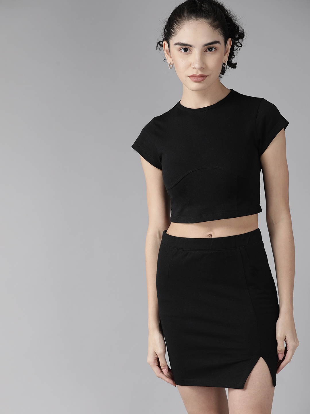 

Roadster Women Black Solid Cropped T-Shirt & Skirt Set