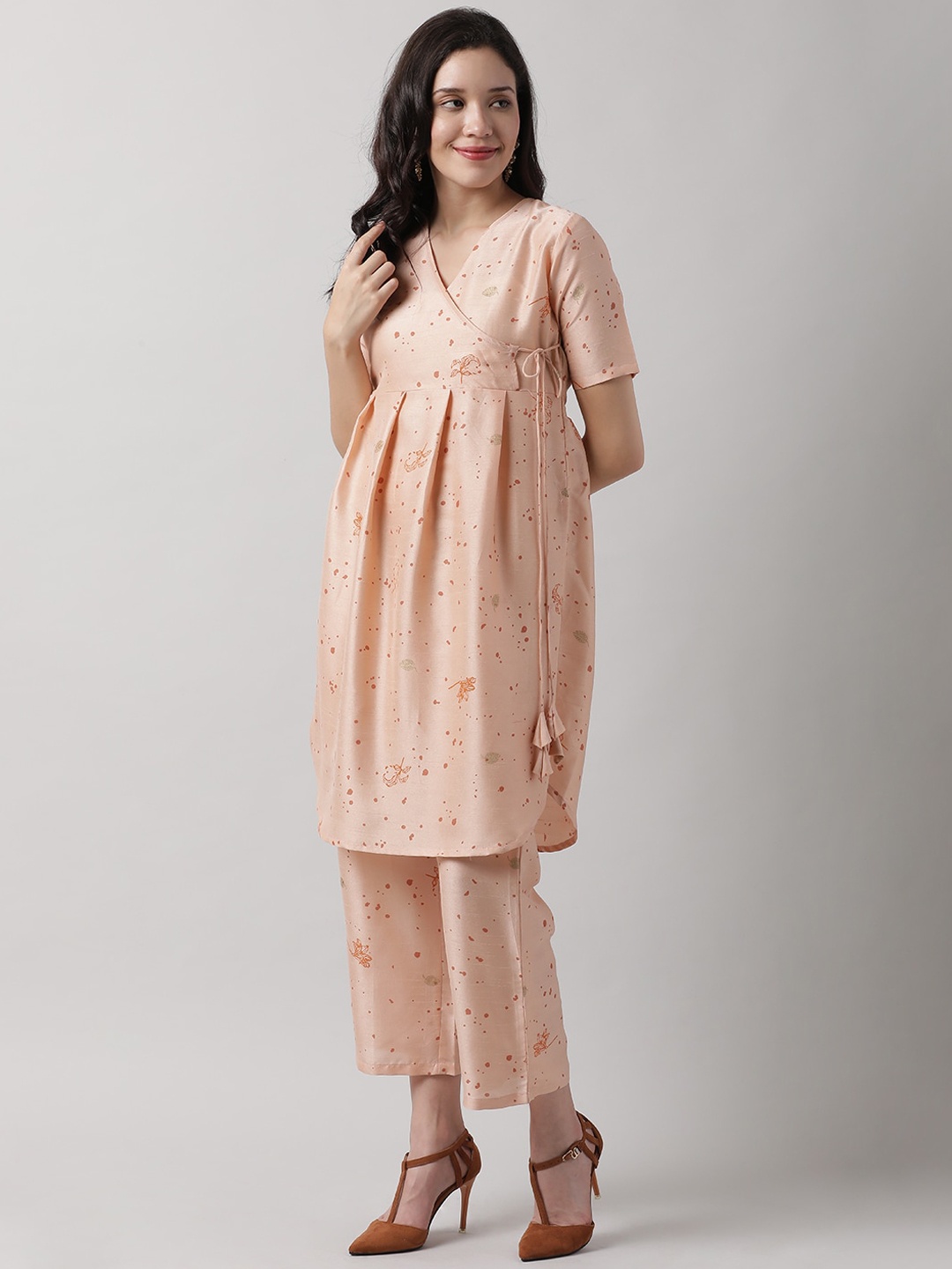 

Saaki Women Peach-Coloured Floral Printed Angrakha Kurta