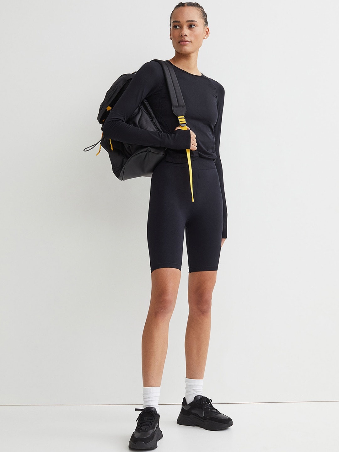 

H&M Women Black Solid Seamless Biker Shorts