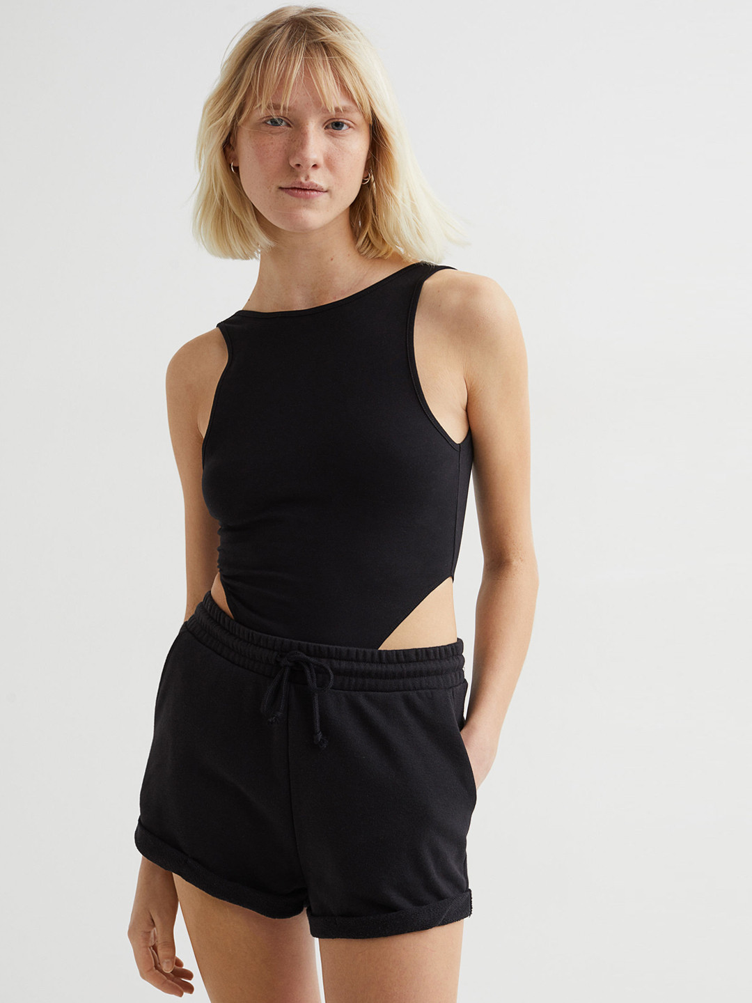

H&M Women Black Solid Sweatshorts