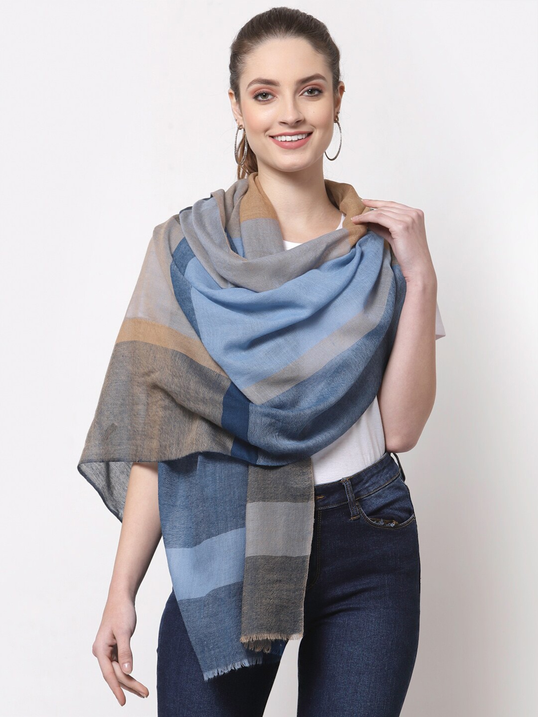 

Calvadoss Women Multi-Coloured Checked Stole