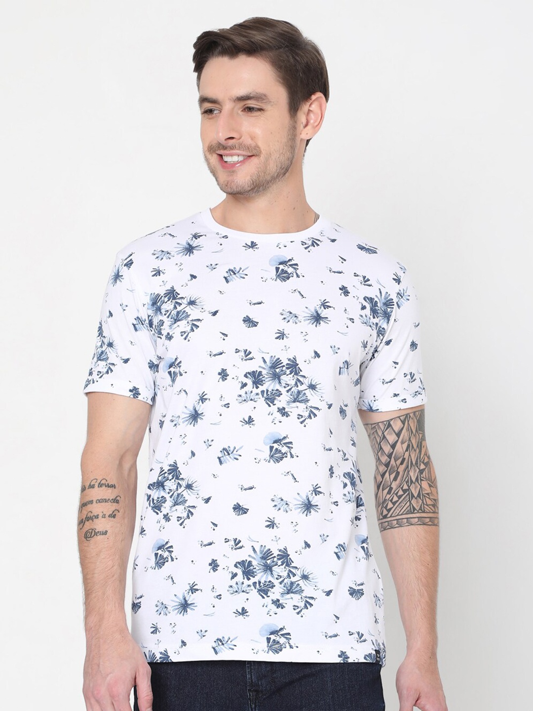 

Mufti Men White Floral Printed Raw Edge Slim Fit T-shirt