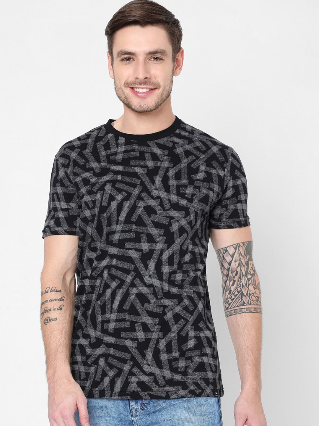 Mufti Men Black & Grey Raw Edge Slim Fit T-shirt