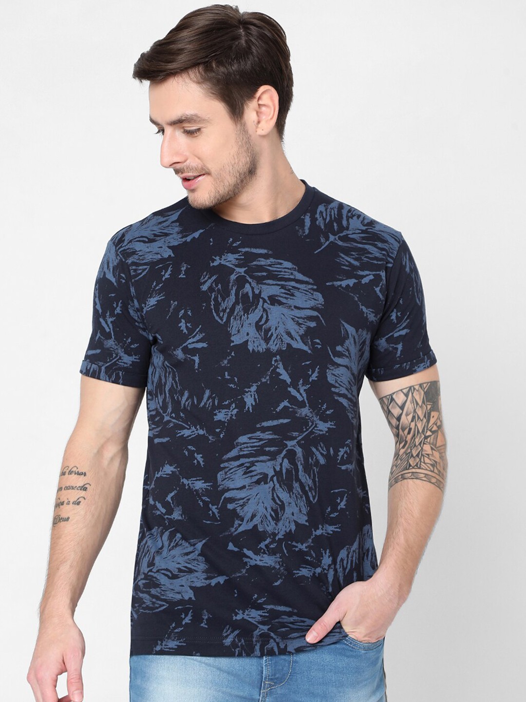

Mufti Men Navy Blue Printed Slim Fit Pure Cotton T-shirt