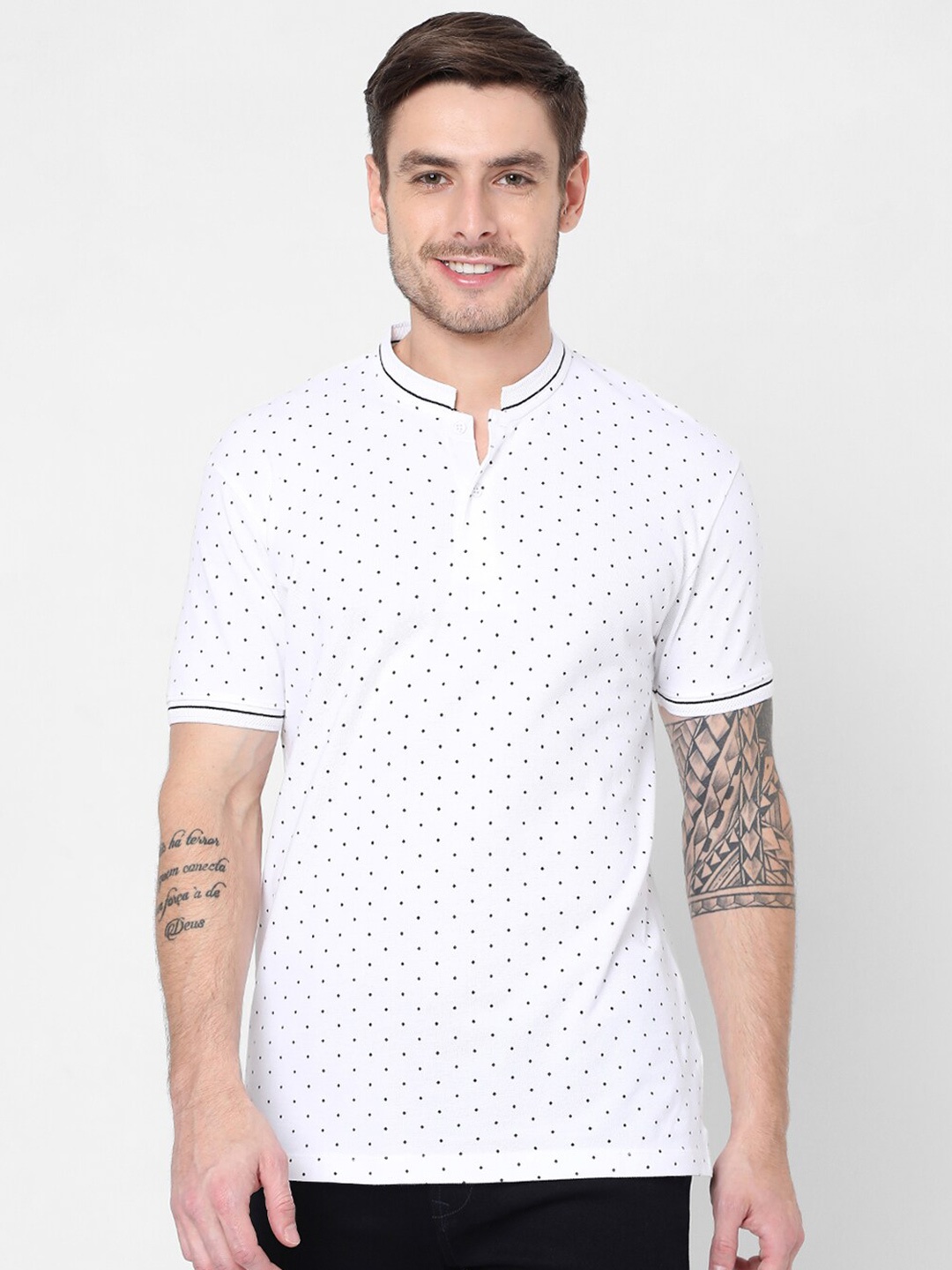 

Mufti Men White & Black Printed Mandarin Collar Slim Fit Cotton T-shirt