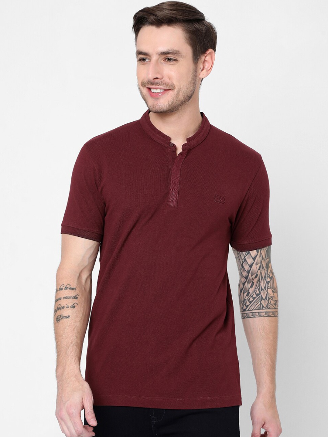 

Mufti Men Maroon Mandarin Collar Applique Slim Fit T-shirt