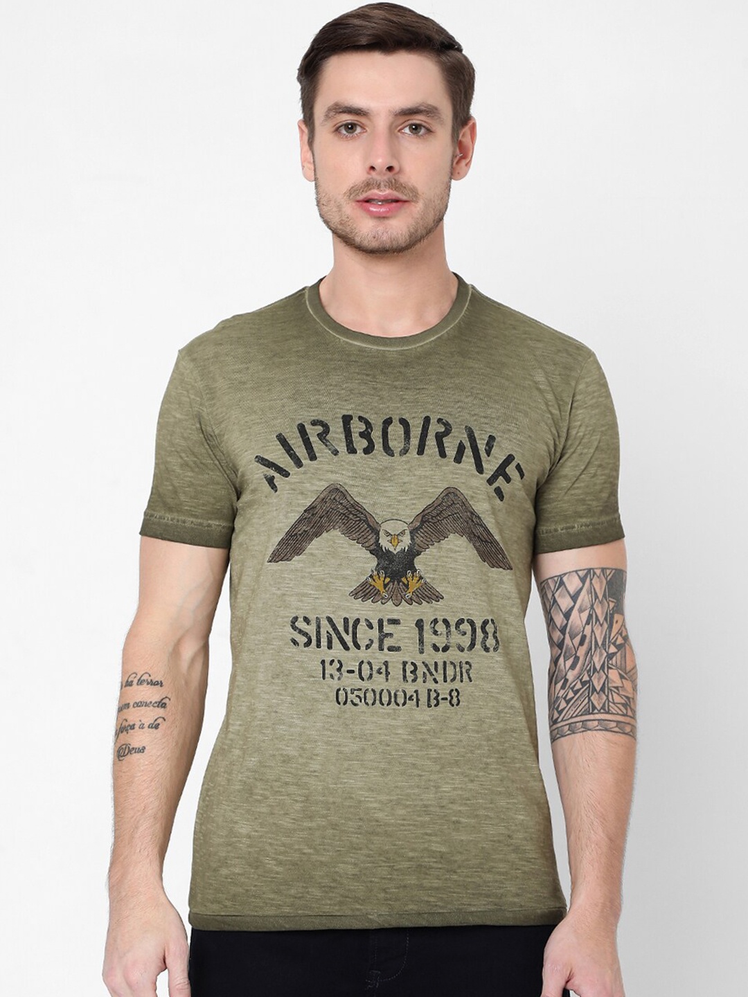 

Mufti Men Olive Green Typography Printed Applique Slim Fit T-shirt