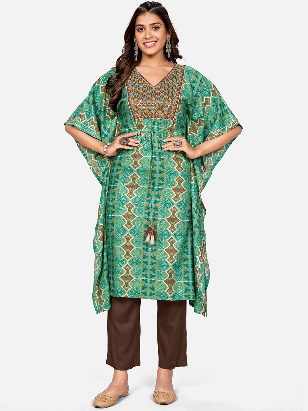 

Vbuyz Women Green Yoke Design Sequinned Kaftan Kurta with Trousers