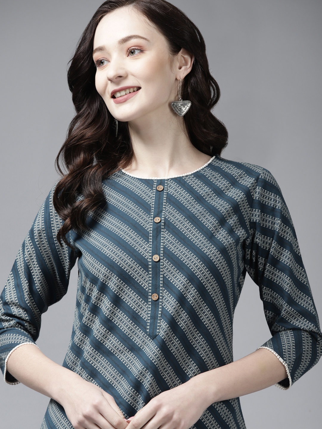 

Yufta Women Blue & White Diagonal Striped Kurta