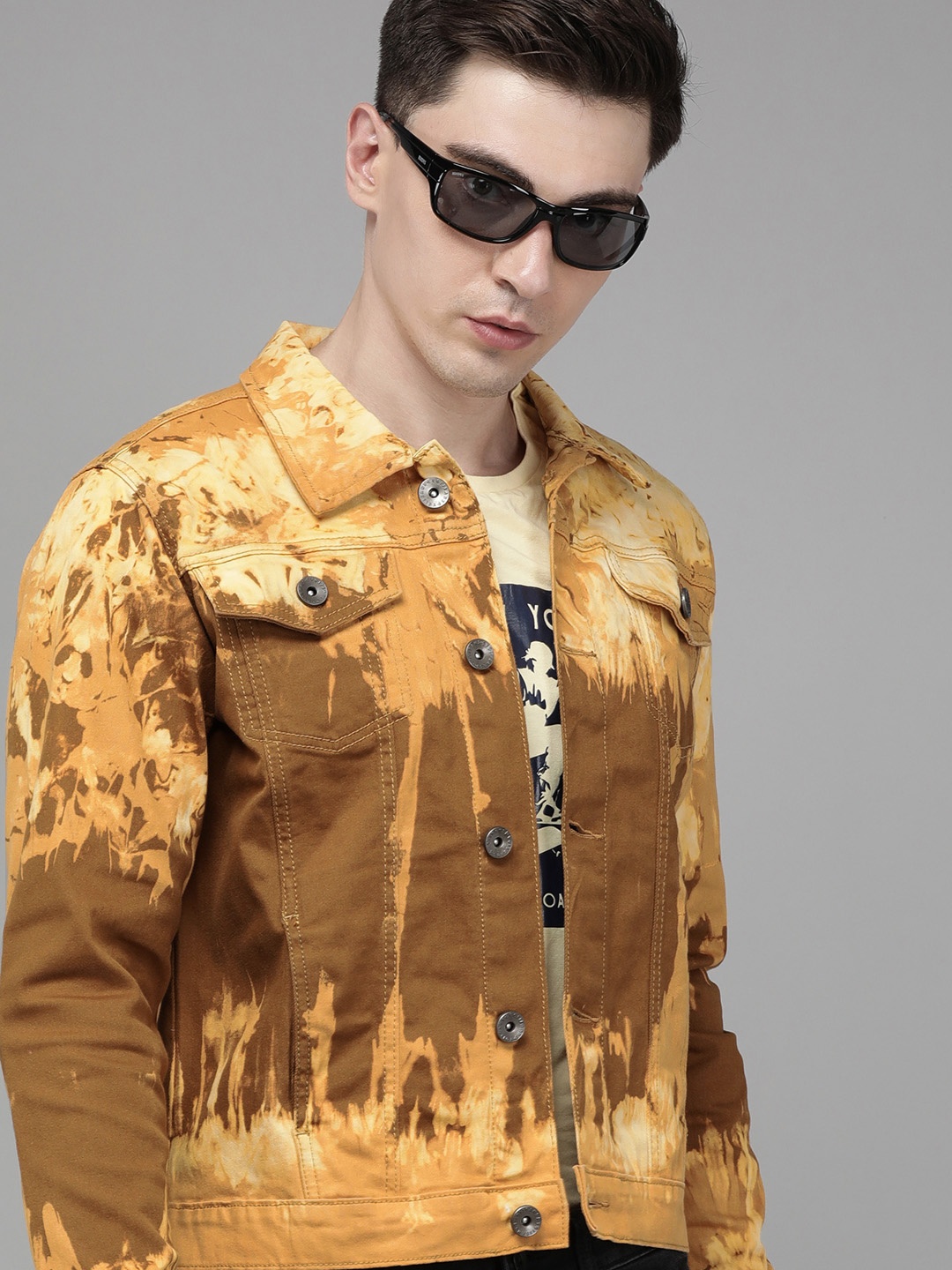 

Voi Jeans Men Brown Pure Cotton Solid Washed Denim Jacket