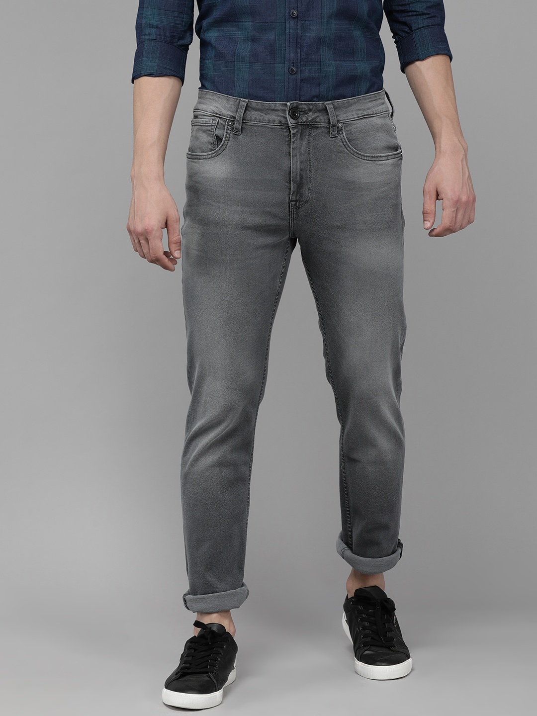 

Voi Jeans Men Grey Urban Slim Tapered Fit Light Fade Stretchable Jeans