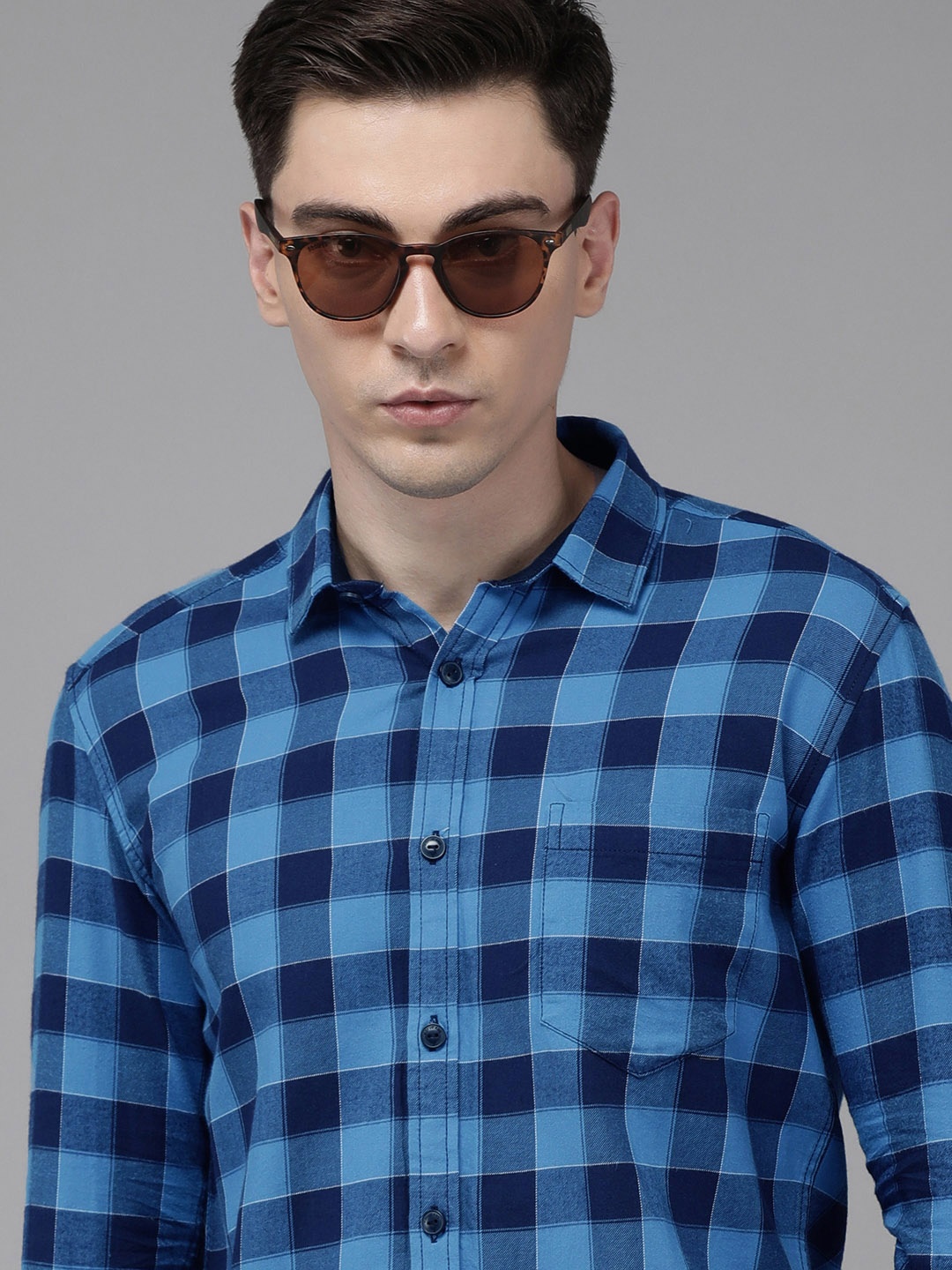 

Voi Jeans Men Blue Standard Slim Fit Checked Casual Shirt