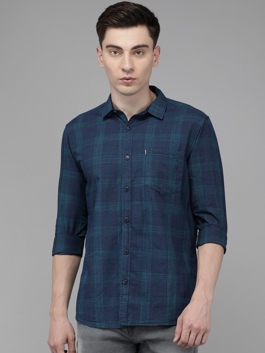 

Voi Jeans Men Blue Pure Cotton Standard Slim Fit Gingham Checks Casual Shirt