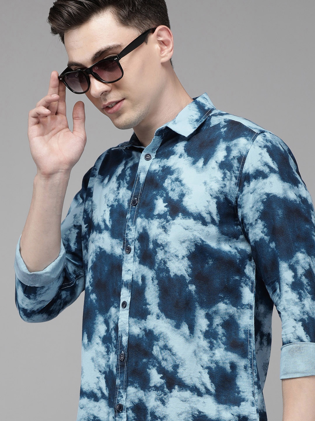 

Voi Jeans Men Navy Blue Pure Cotton Standard Slim Fit Printed Casual Shirt