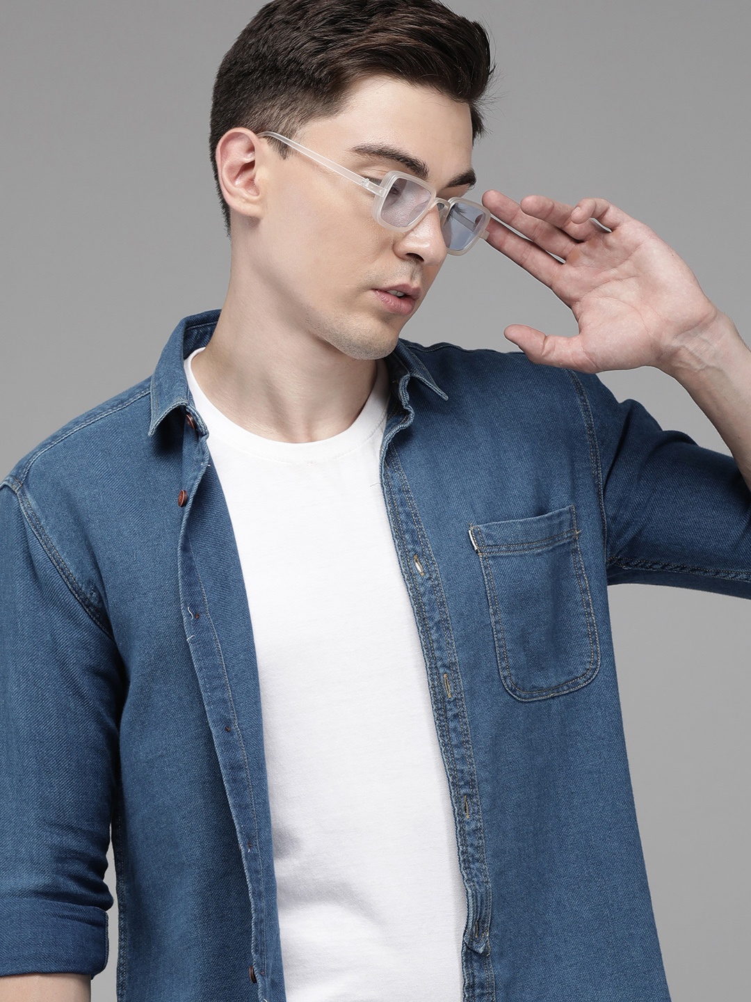 

Voi Jeans Men Blue Pure Cotton Standard Slim Fit Casual Shirt