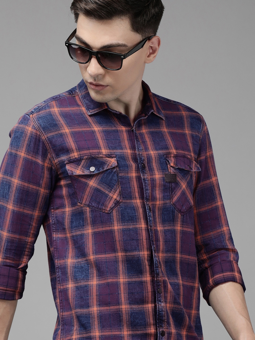 

Voi Jeans Men Blue Standard Slim Fit Checked Casual Shirt