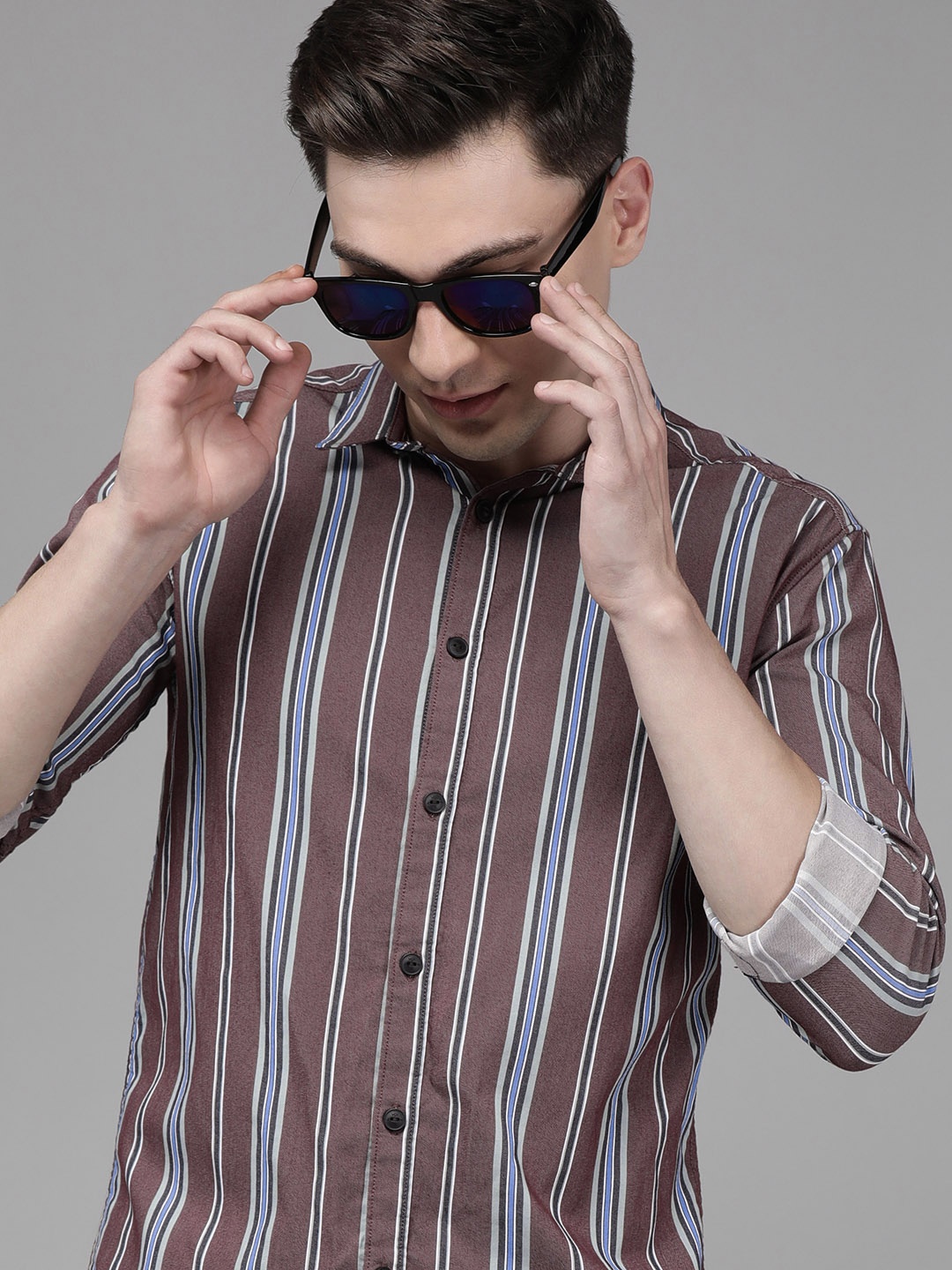

Voi Jeans Men Burgundy & Blue Striped Standard Slim Fit Striped Casual Shirt