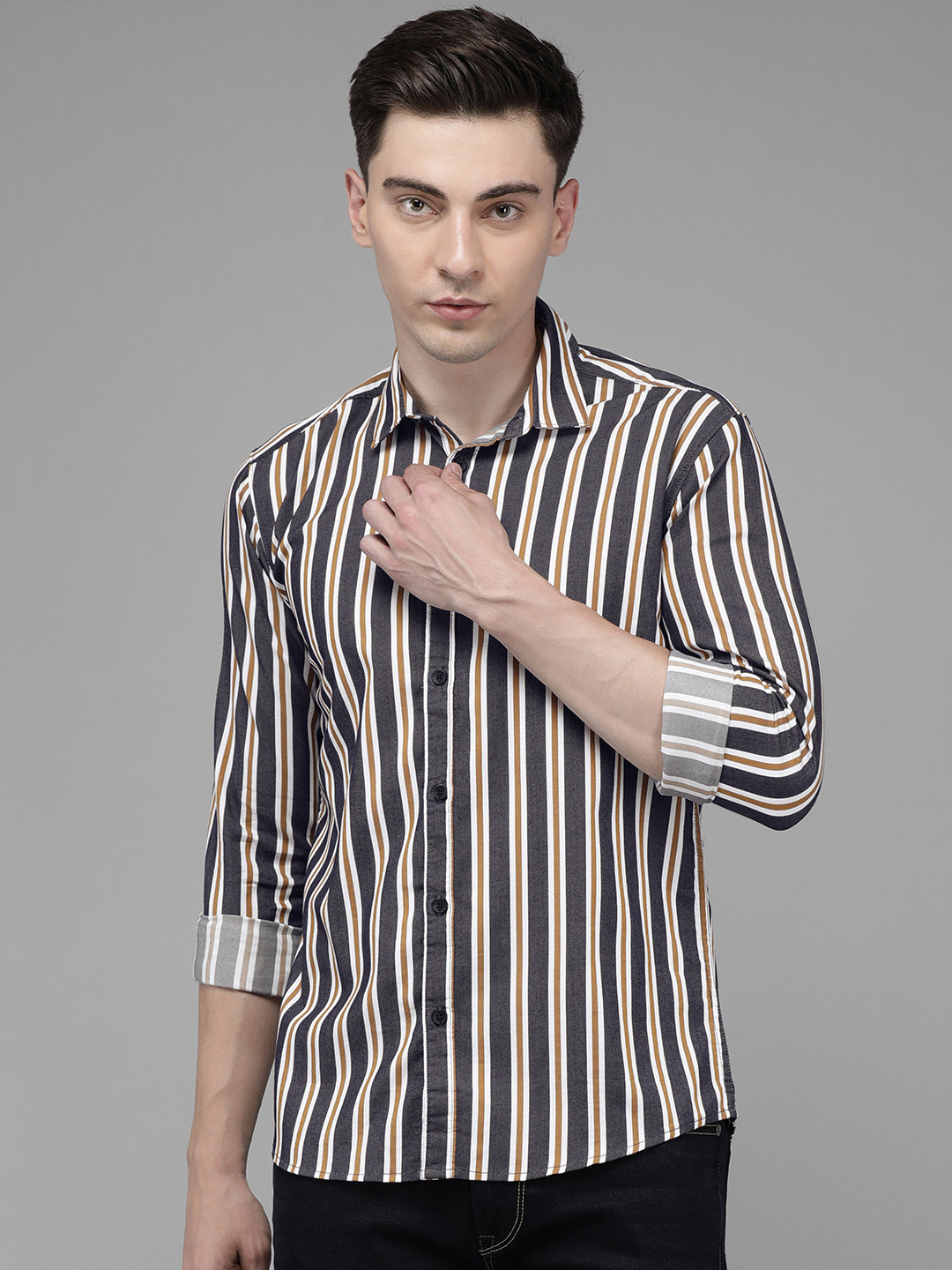 

Voi Jeans Men Navy Blue Standard Slim Fit Striped Casual Shirt