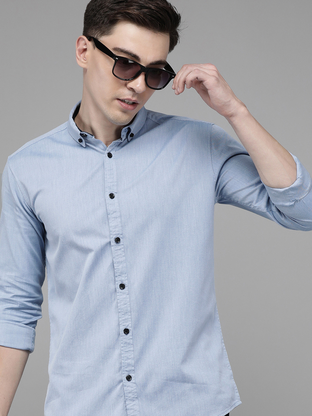 

Voi Jeans Men Blue Pure Cotton Standard Slim Fit Casual Shirt