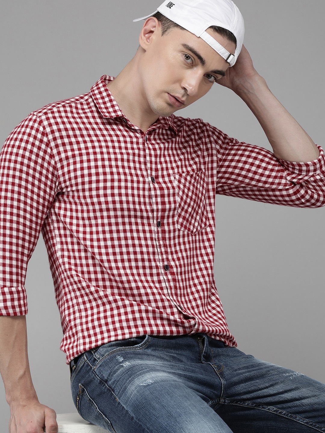 

Voi Jeans Men Red Standard Slim Fit Checked Casual Shirt