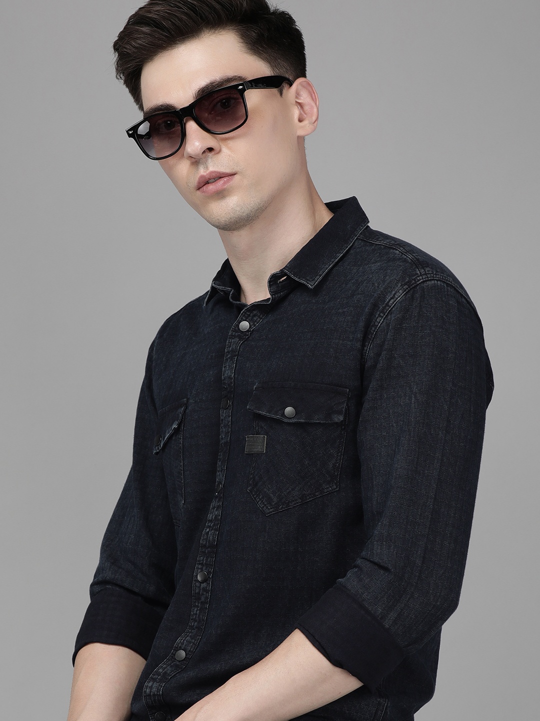 

Voi Jeans Men Blue Standard Slim Fit Casual Shirt