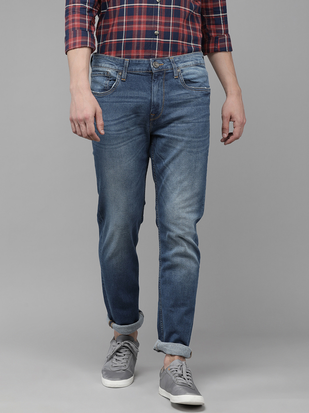 

Voi Jeans Men Blue Urban Slim Tapered Fit Light Fade Stretchable Jeans