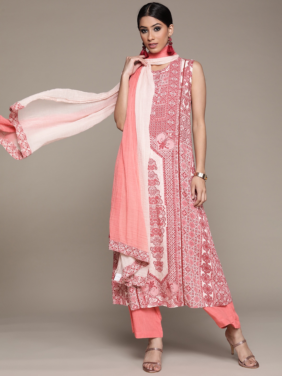 

aarke Ritu Kumar Women Pink & Off-White Floral Print Kurta with Trousers & Dupatta