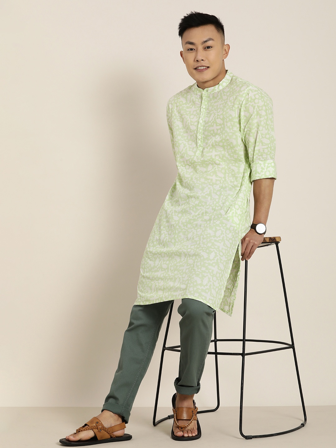 

Taavi Men Green & White Bagru Folk Print Pure Cotton Kurta With Pocket Detail