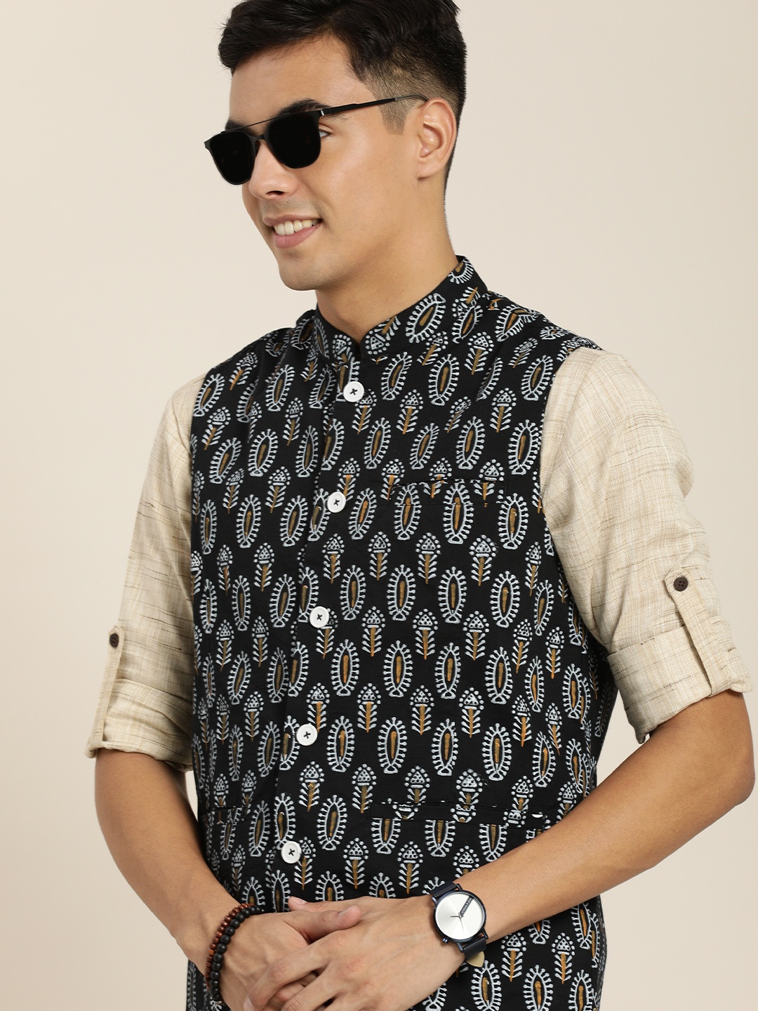 

Taavi Men Black & White Handblock Ethnic Motifs Printed Sleeveless Nehru Jacket