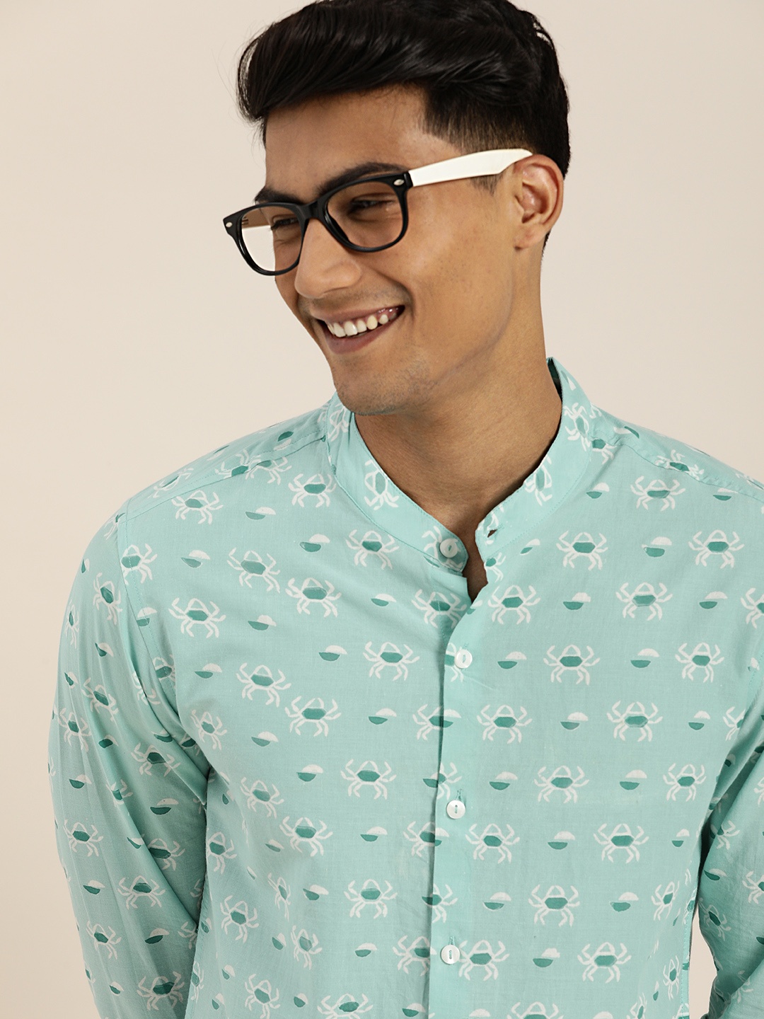 

Taavi Men Blue & White Wild Tribe Printed Shirt With Mandarin Collar