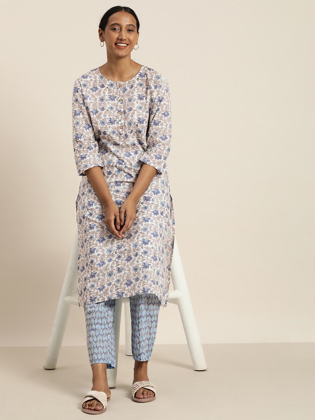 

Taavi Women White & Blue Block Print Legacy Printed Night suit With Pocket Detail