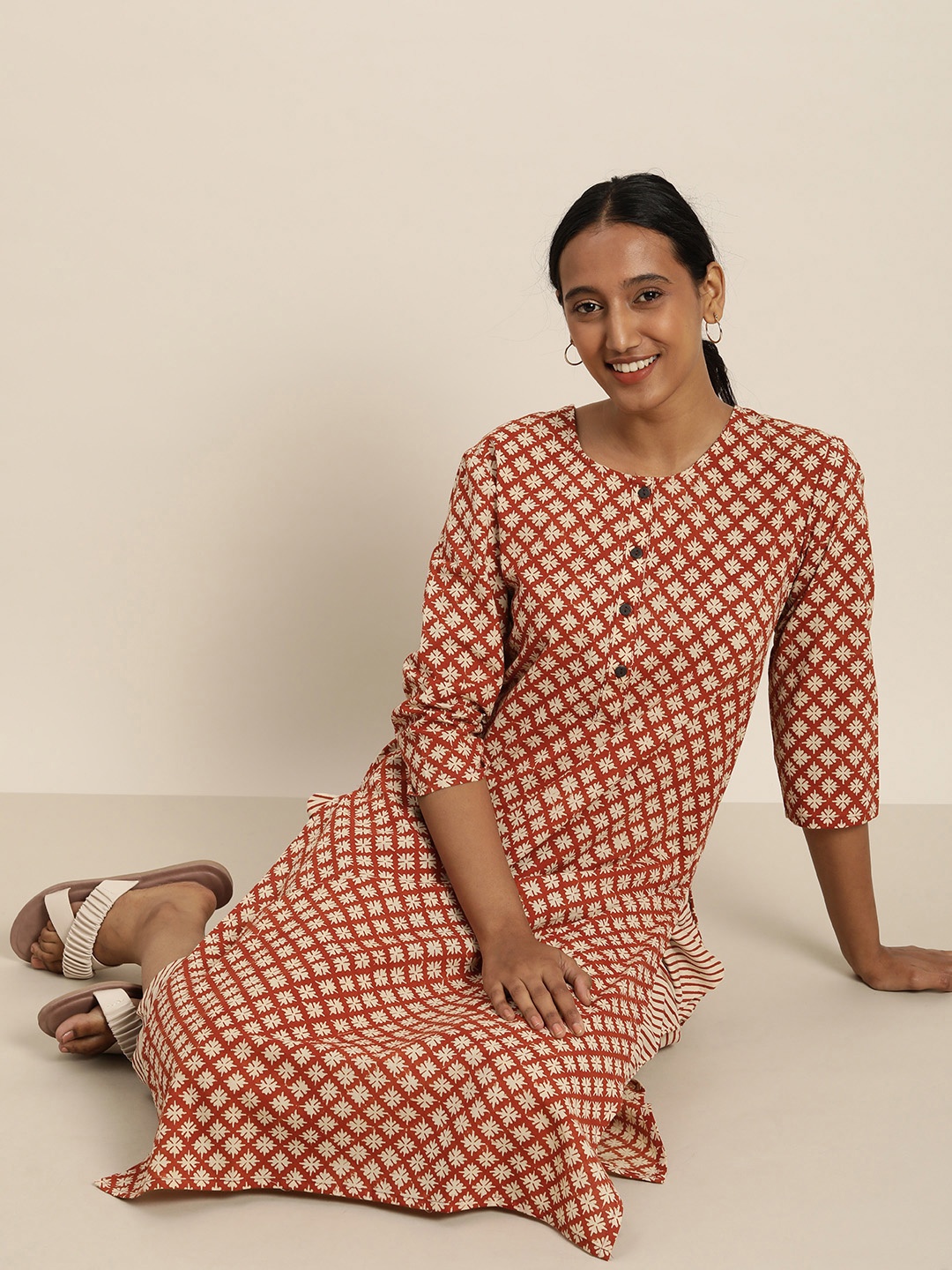

Taavi Women Maroon & Cream Block Print Legacy Printed Night suit With Pocket Detail