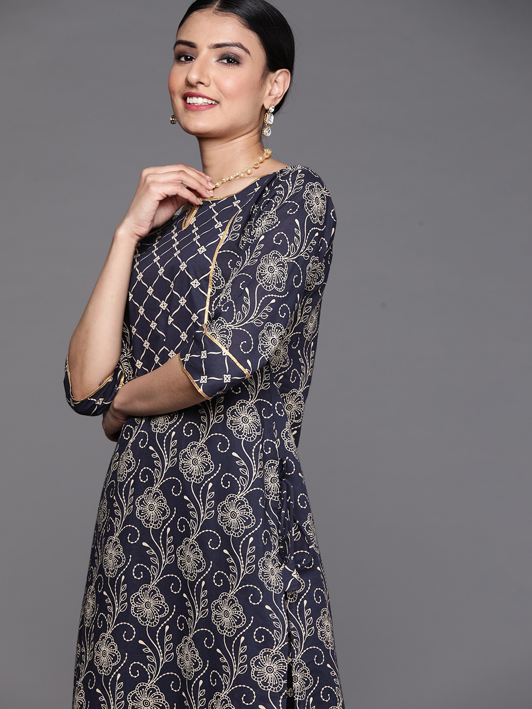 

Libas Women Navy Blue & Off White Floral Print Round Neck Gotta Patti Pure Cotton Kurta