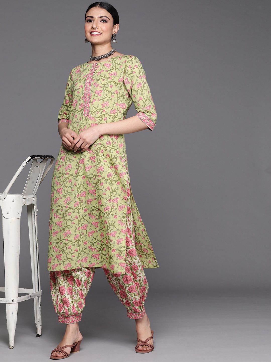 

Libas Women Green & Pink Floral Print Round Neck Pure Cotton Straight Kurta
