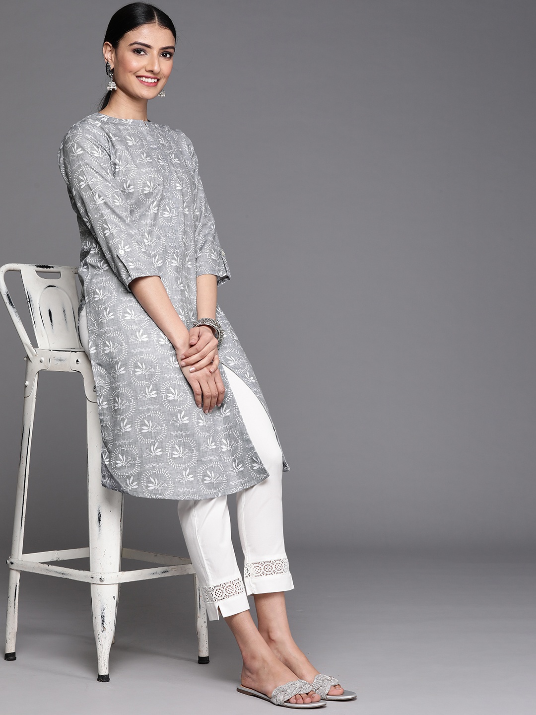

Libas Women Grey Floral Printed Floral Kurta