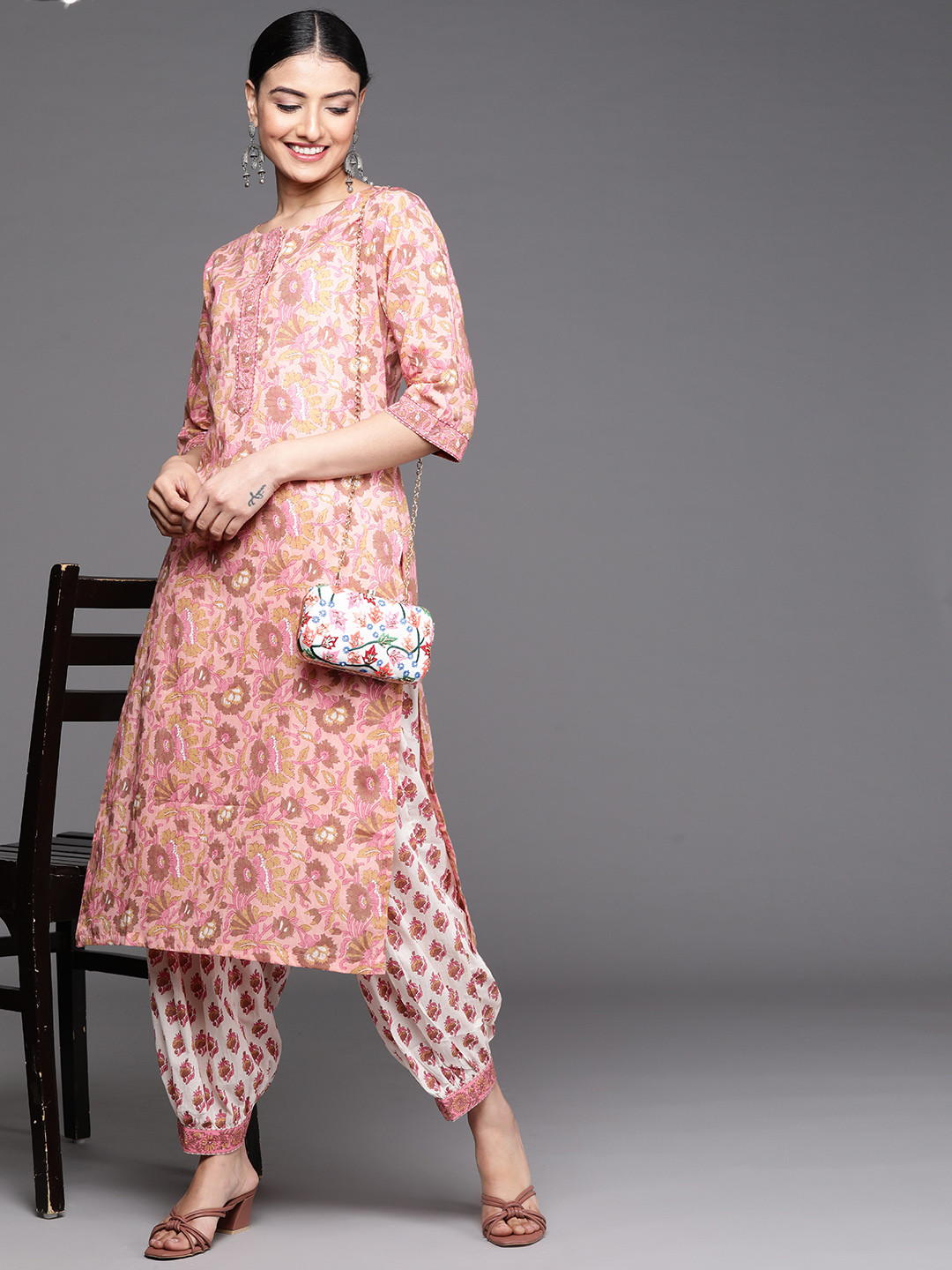 

Libas Women Pink Floral Printed Floral Kurta
