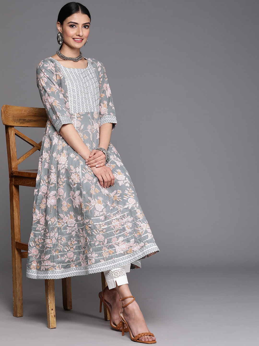 

Libas Women Grey Floral Printed Gotta Patti Floral Anarkali Kurta