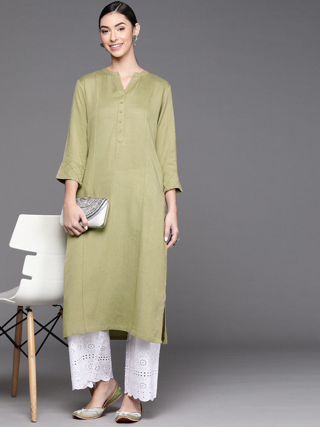 

Libas Women Green Solid Mandarin Collar Cuffed Sleeves Pure Cotton Straight Kurta