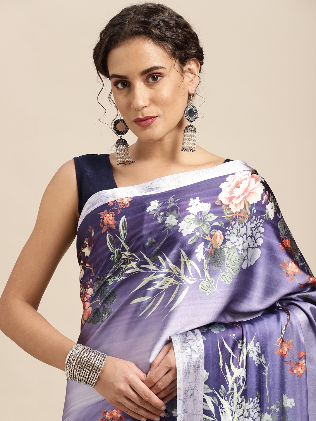 

Mitera Navy Blue & White Floral Satin Block Print Saree