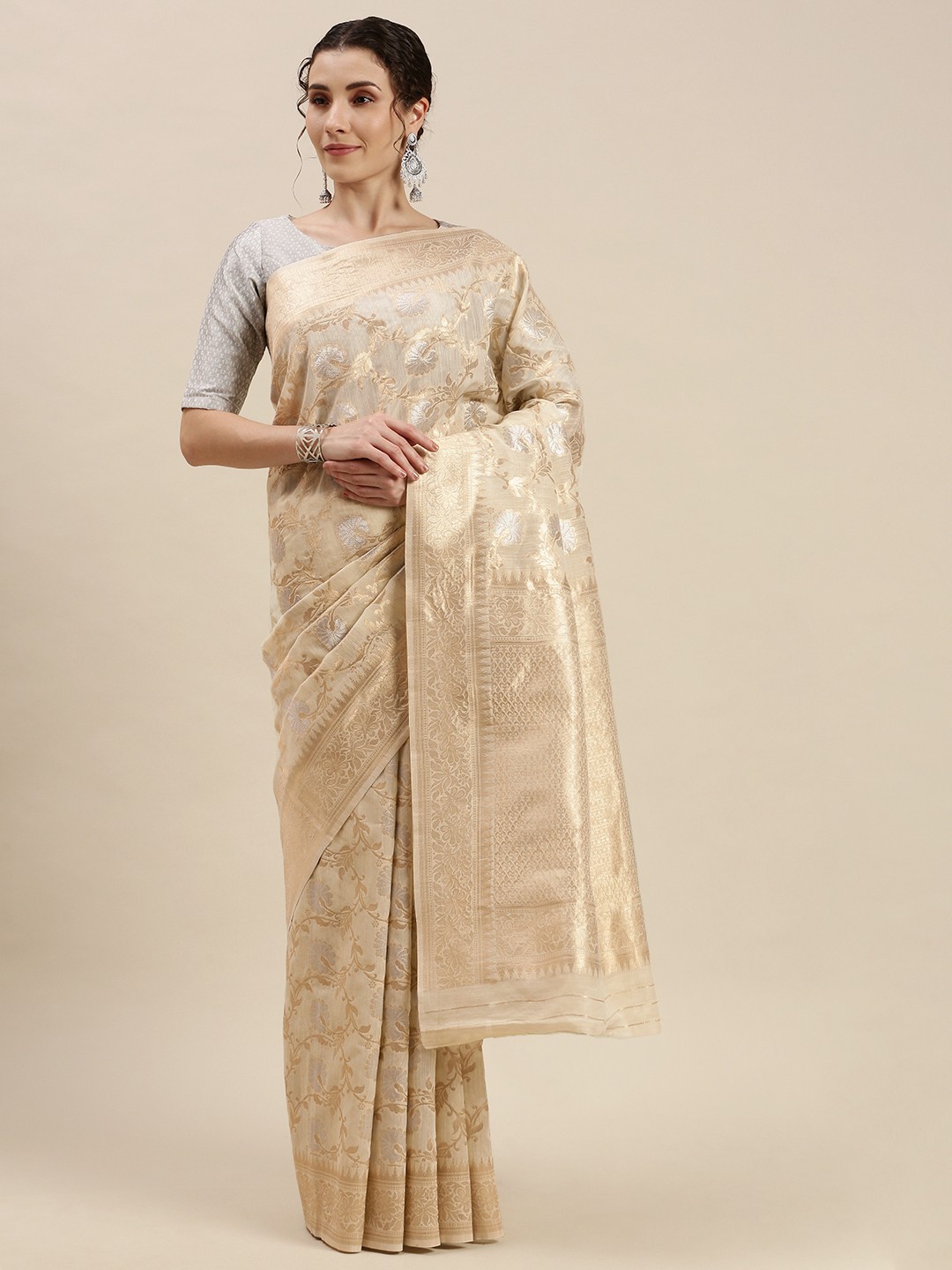 

SANGAM PRINTS Cream-Coloured & Golden Woven Design Saree