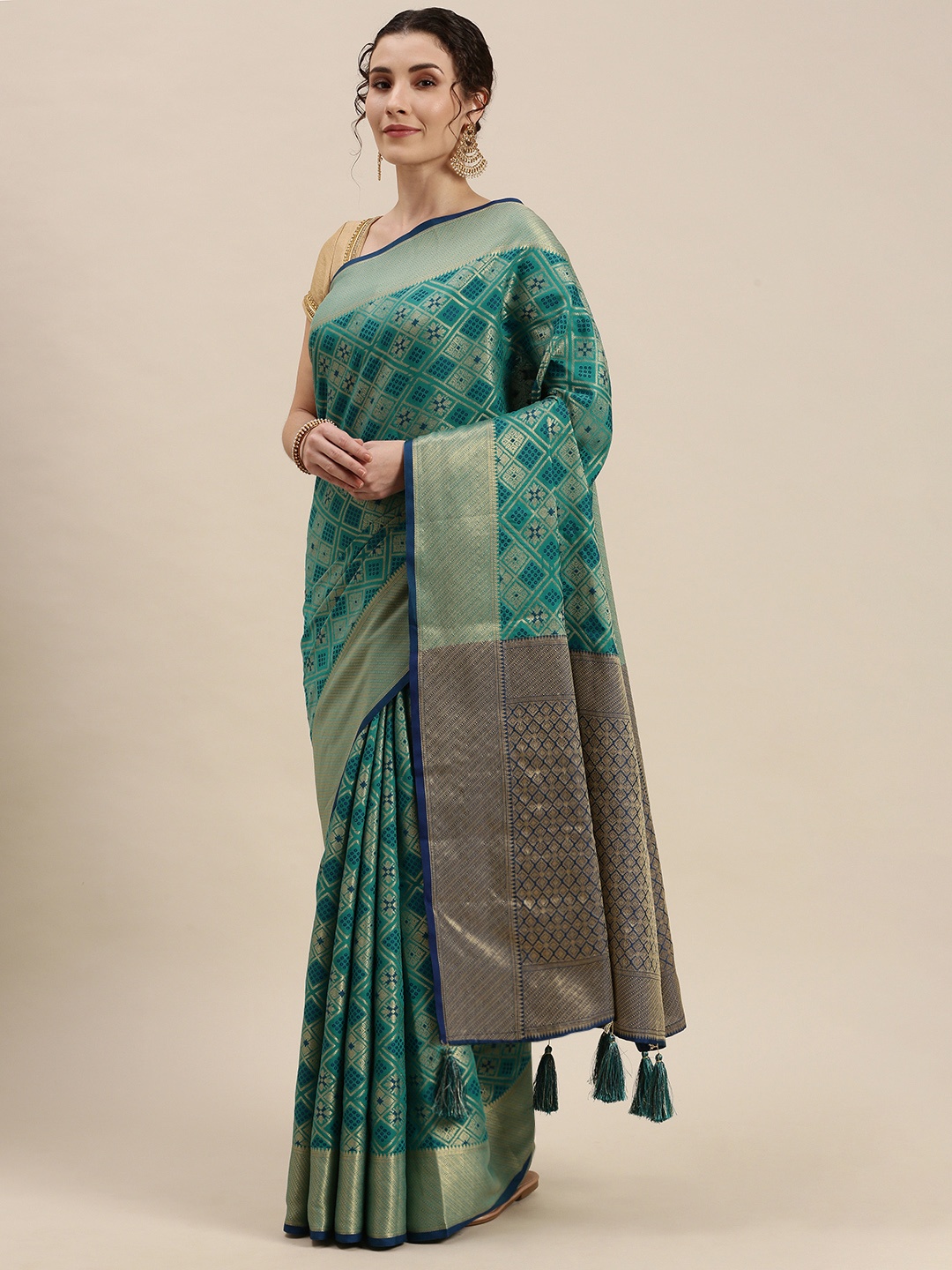 

SANGAM PRINTS Green & Golden Woven Design Patola Saree