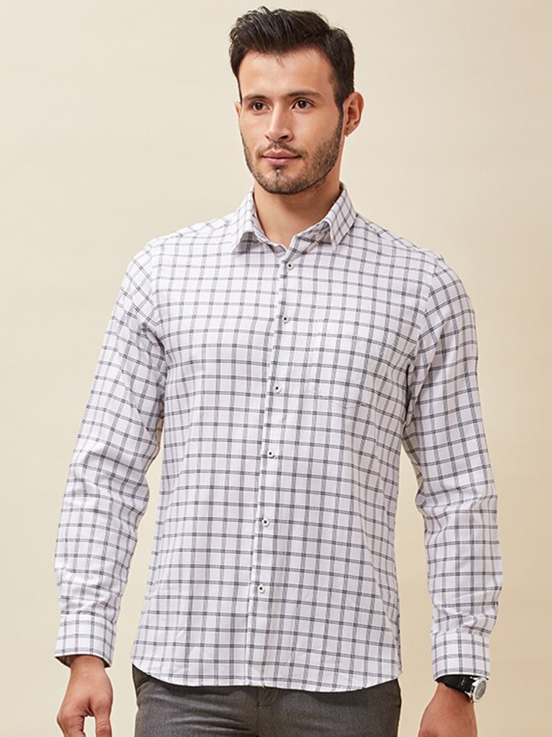 

J Hampstead Men Off White Classic Slim Fit Checked Formal Shirt