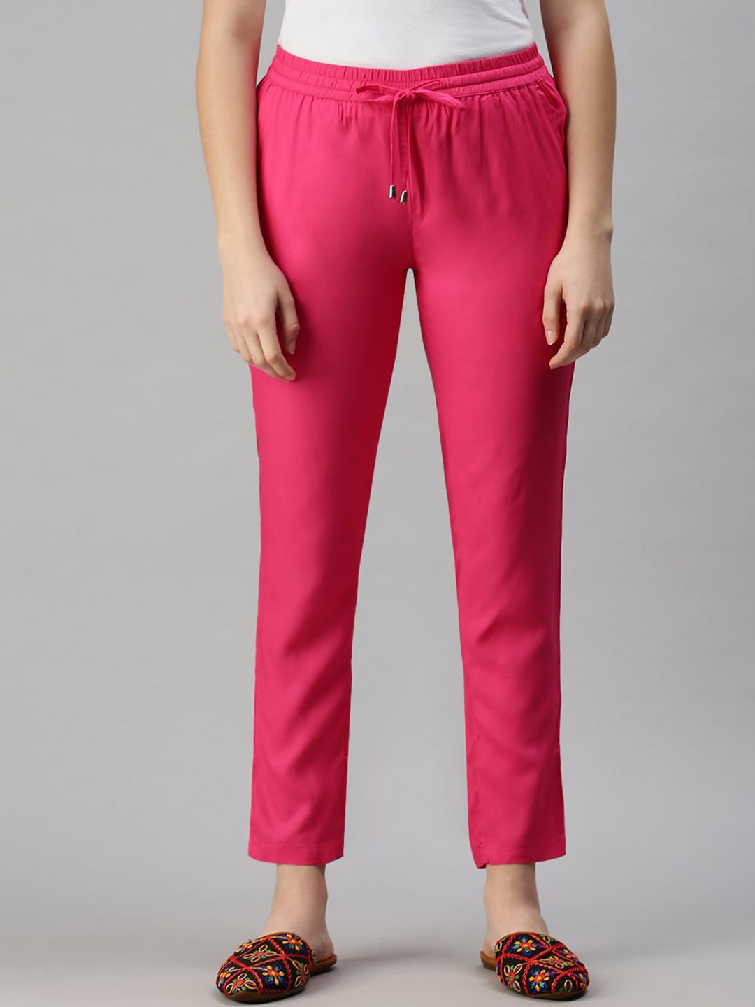 

De Moza Women Fuchsia Pink Relaxed Straight Leg Cropped Trousers