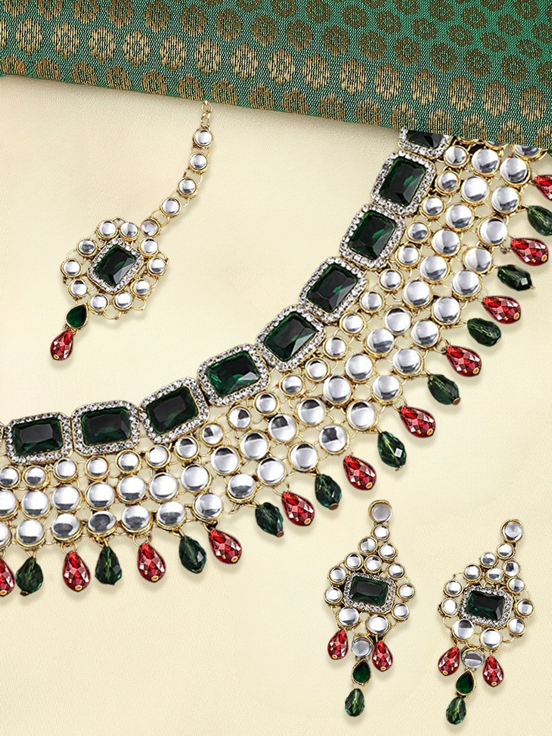 

OOMPH Gold-Toned Green & White Kundan-Studded & Pearl Beaded Jewellery Set