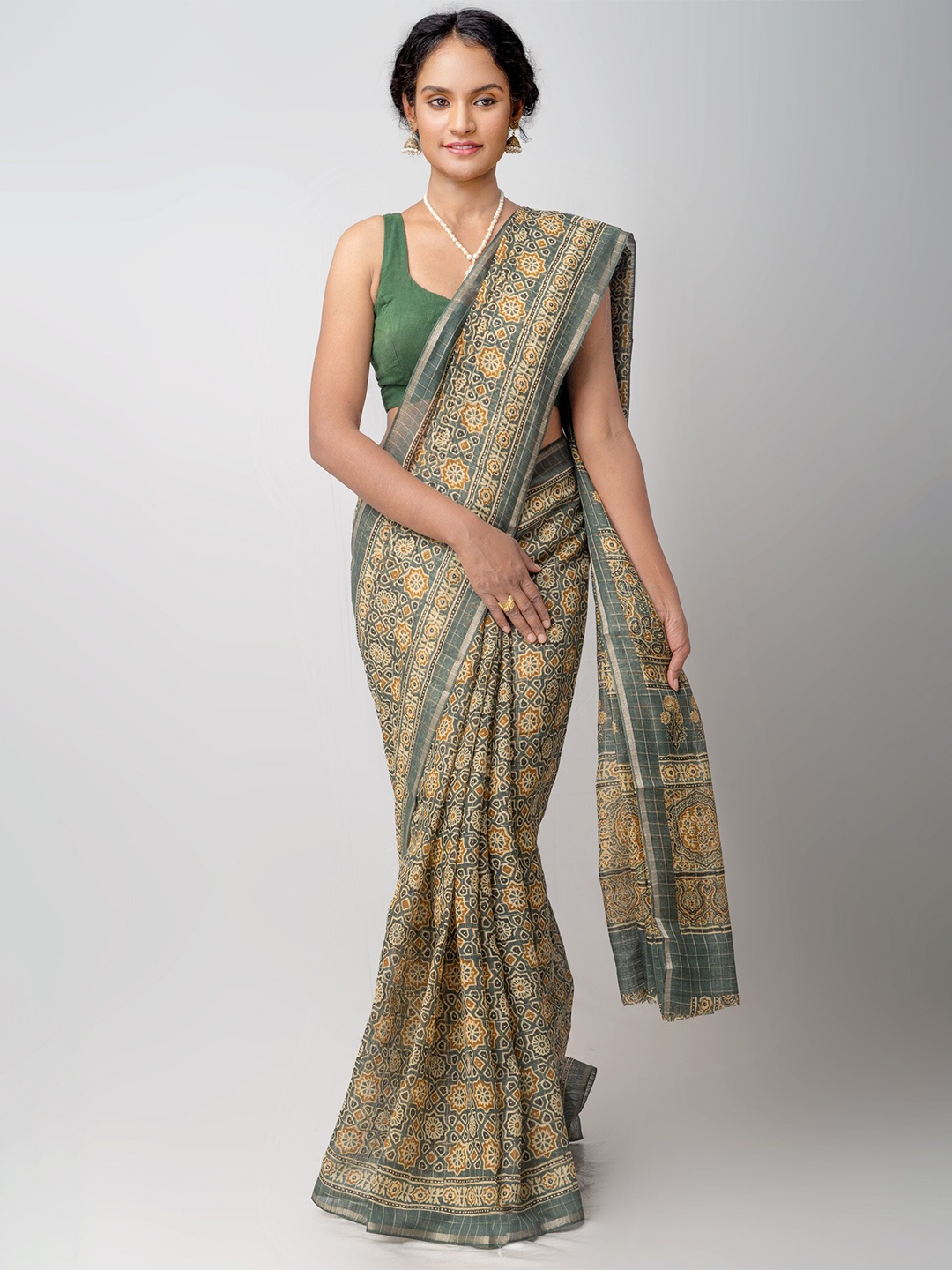 

Unnati Silks Grey & Beige Ethnic Motifs Silk Cotton Chanderi Saree