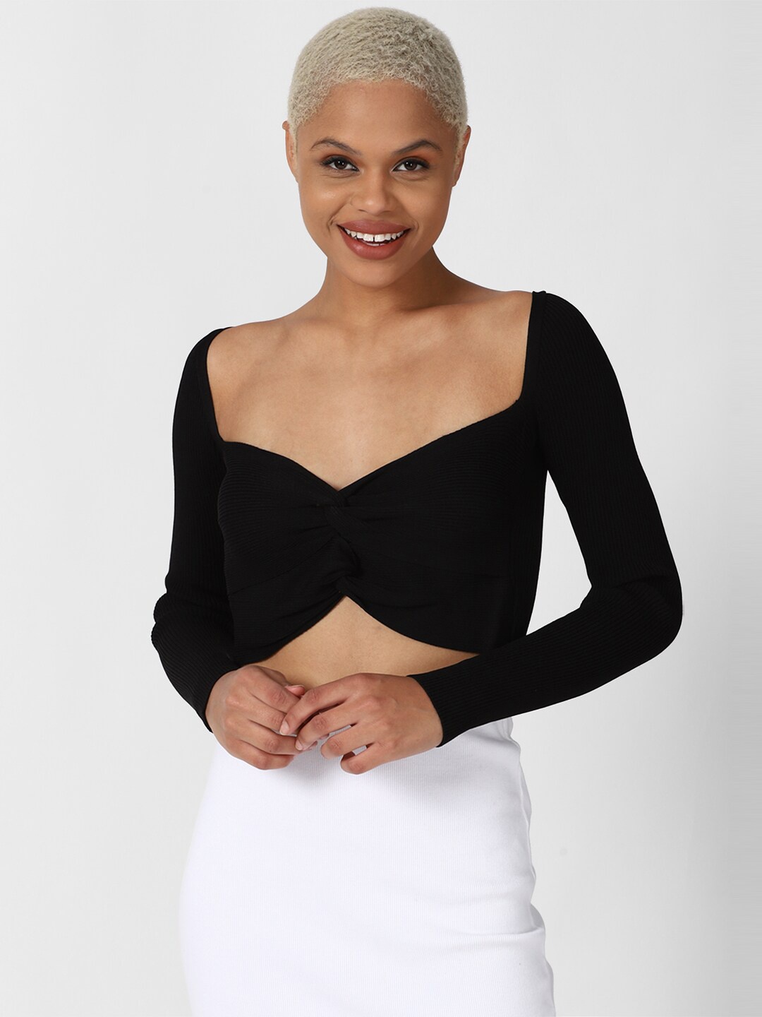 

FOREVER 21 Black Sweetheart Neck Sweater Crop Top