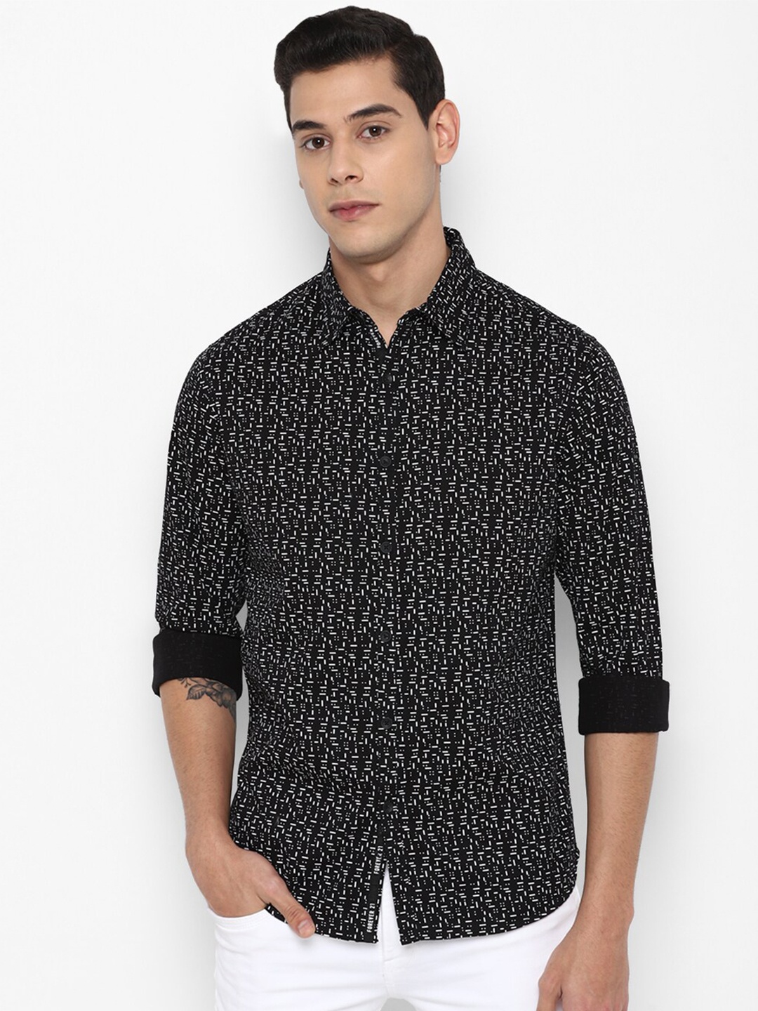 

FOREVER 21 Men Black Regular Fit Printed Pure Cotton Casual Shirt