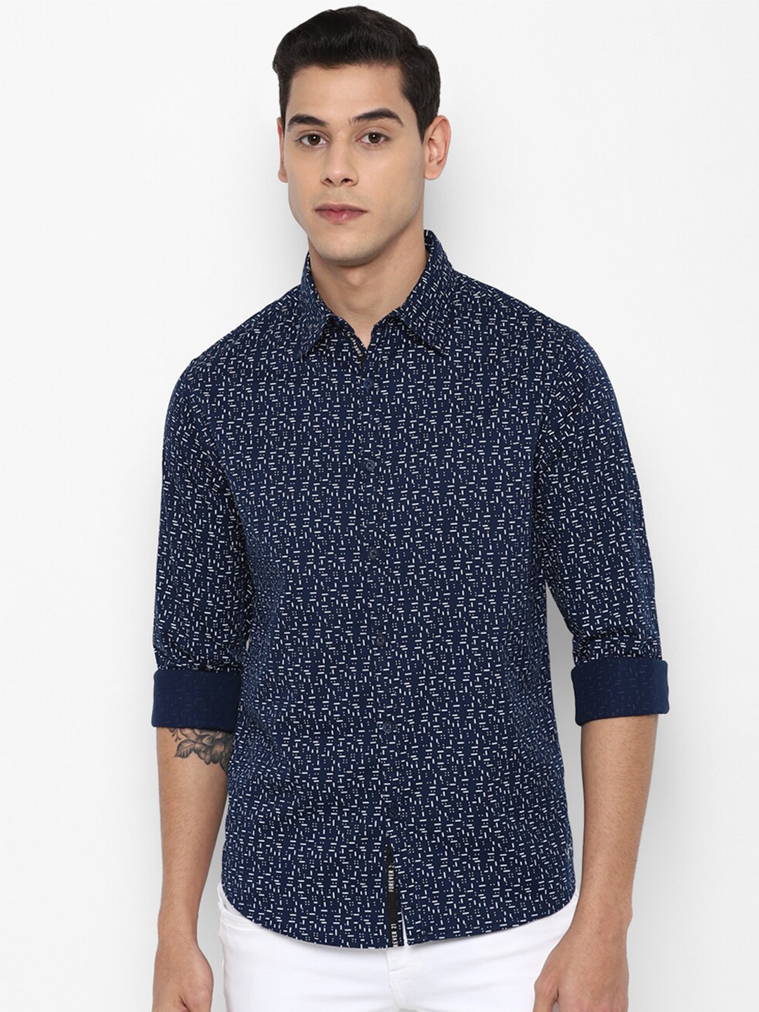 

FOREVER 21 Men Navy Blue Floral Printed Regular Fit Cotton Casual Shirt